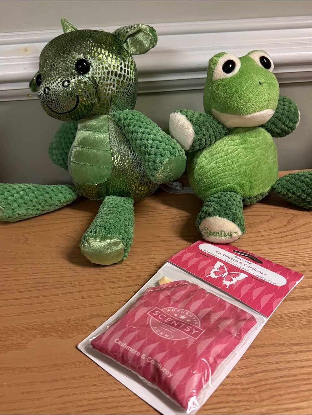 Scentsy Buddies Scout the Dragon Ribbert the Frog Cashmere & Corduroy Scent Pack